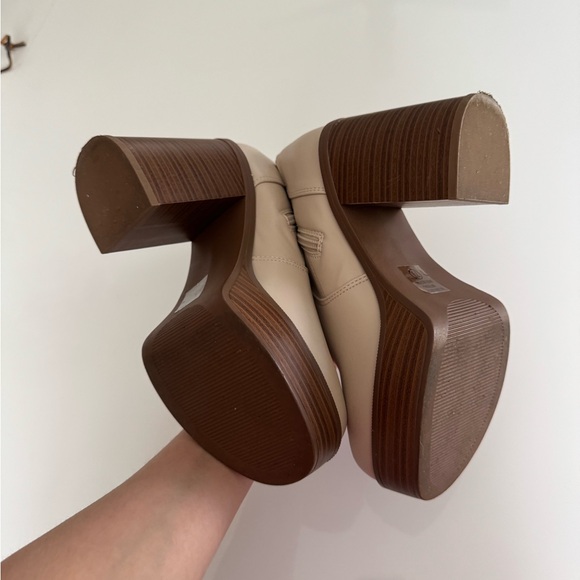 Women Platform Boots - Picture 8 of 8